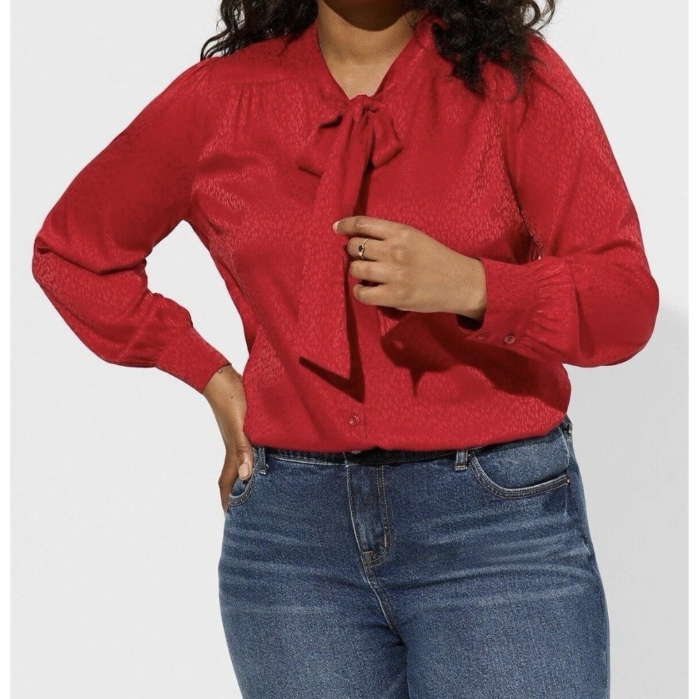 Torrid Satin Jacquard Tie Neck Button Up Blouse Red Plus 3 3X 22 24 Career Top